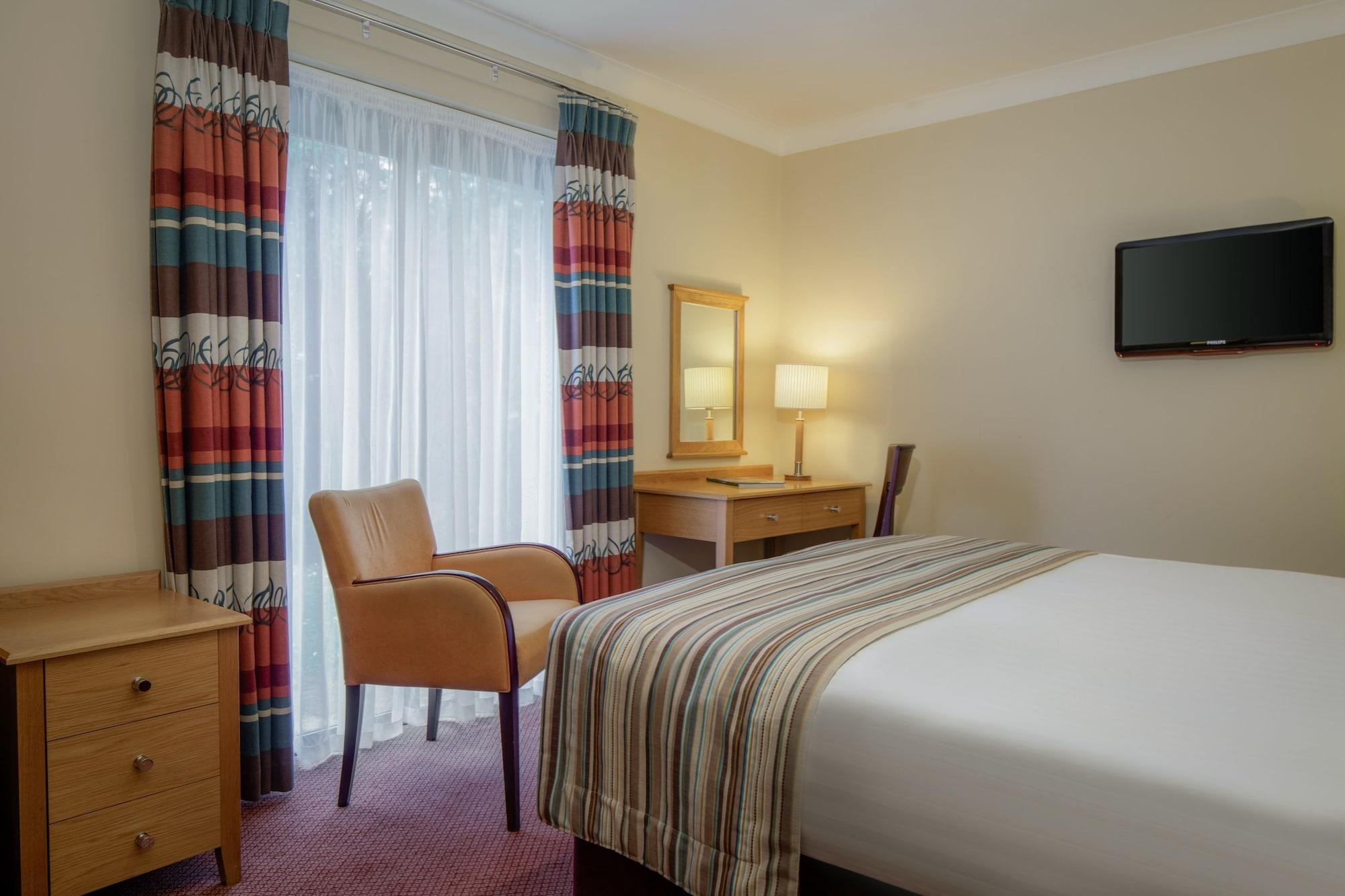 Oxford Witney Hotel Bagian luar foto