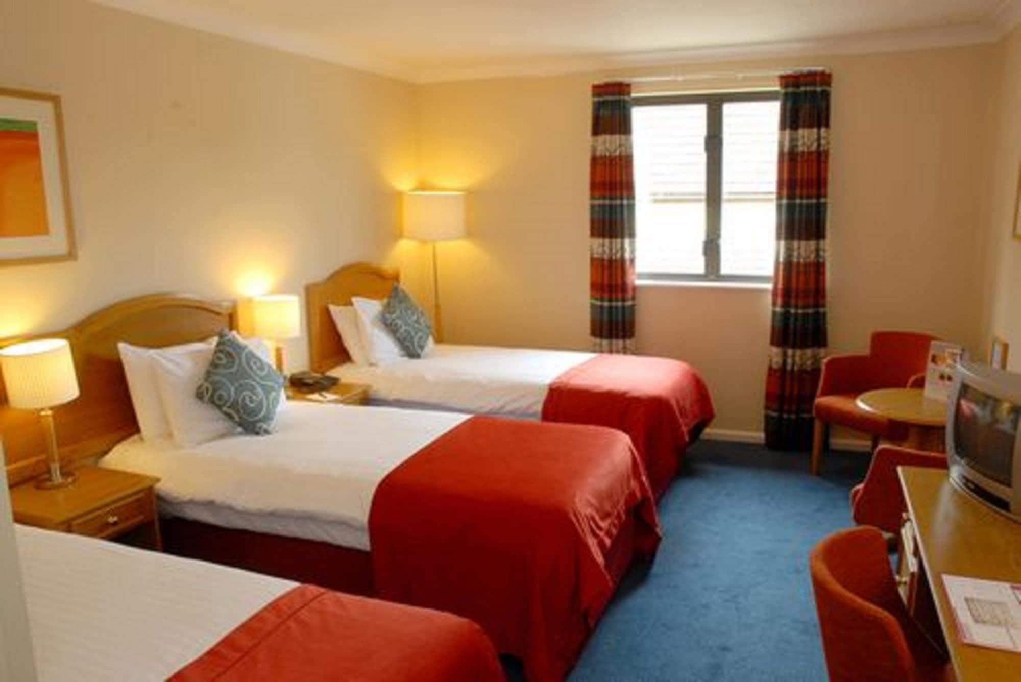 Oxford Witney Hotel Bagian luar foto