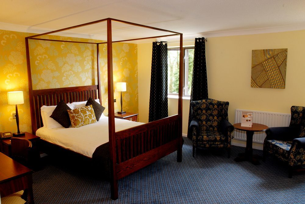 Oxford Witney Hotel Bagian luar foto